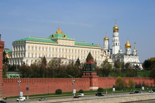 Вид с реки-Москвы на Большой Кремлевский дворец
